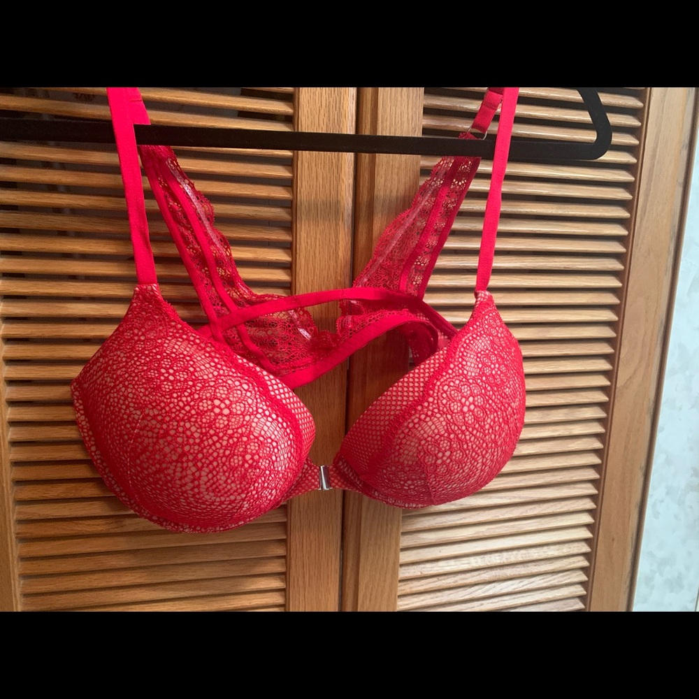 Red Victoria’s Secret racer back bombshell bra 38C